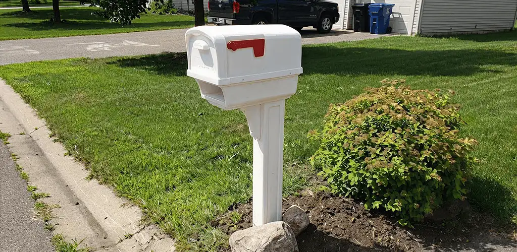 Mailbox installation for a residential curbside mailbox in Atlanta, GA
